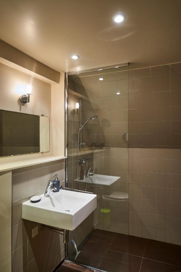 Gite La Passerelle - Manoir Le Plessix Madeuc Corseul ภายนอก รูปภาพ
