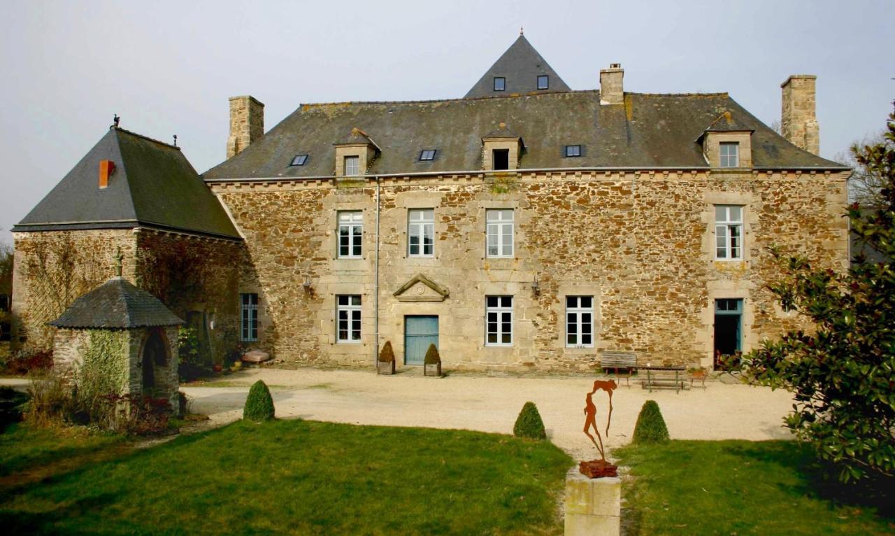 Gite La Passerelle - Manoir Le Plessix Madeuc Corseul ภายนอก รูปภาพ